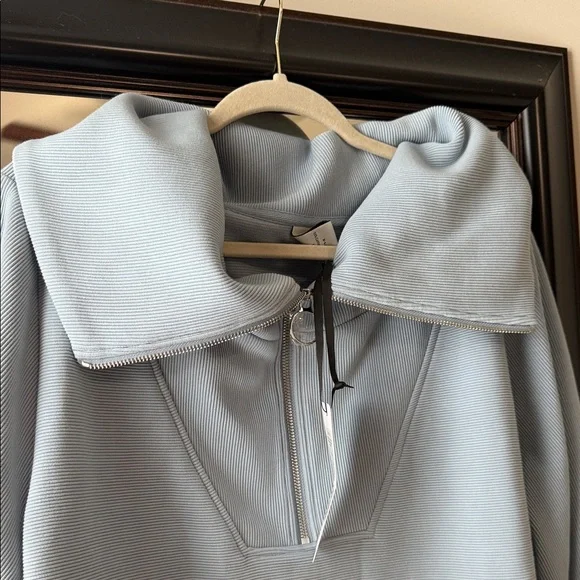 Varley Light Blue Sweatshirt - Picture 5 of 8